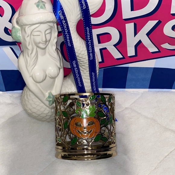 BATH AND BODY WORKS ENCHANTED SKULL AND ROSES 3-WICK CANDLE HOLDER - Picture 7 of 7